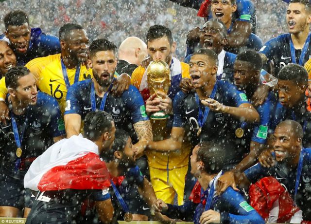 Pháp lên ngôi vô địch World Cup sau khi đánh bại Croatia