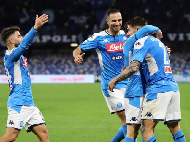 Napoli cần thi đấu khởi sắc hơn nếu muốn giành vị trí trong top 4