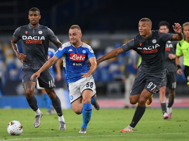 Napoli đã giành thắng lợi ở lần cuối 2 đội gặp nhau